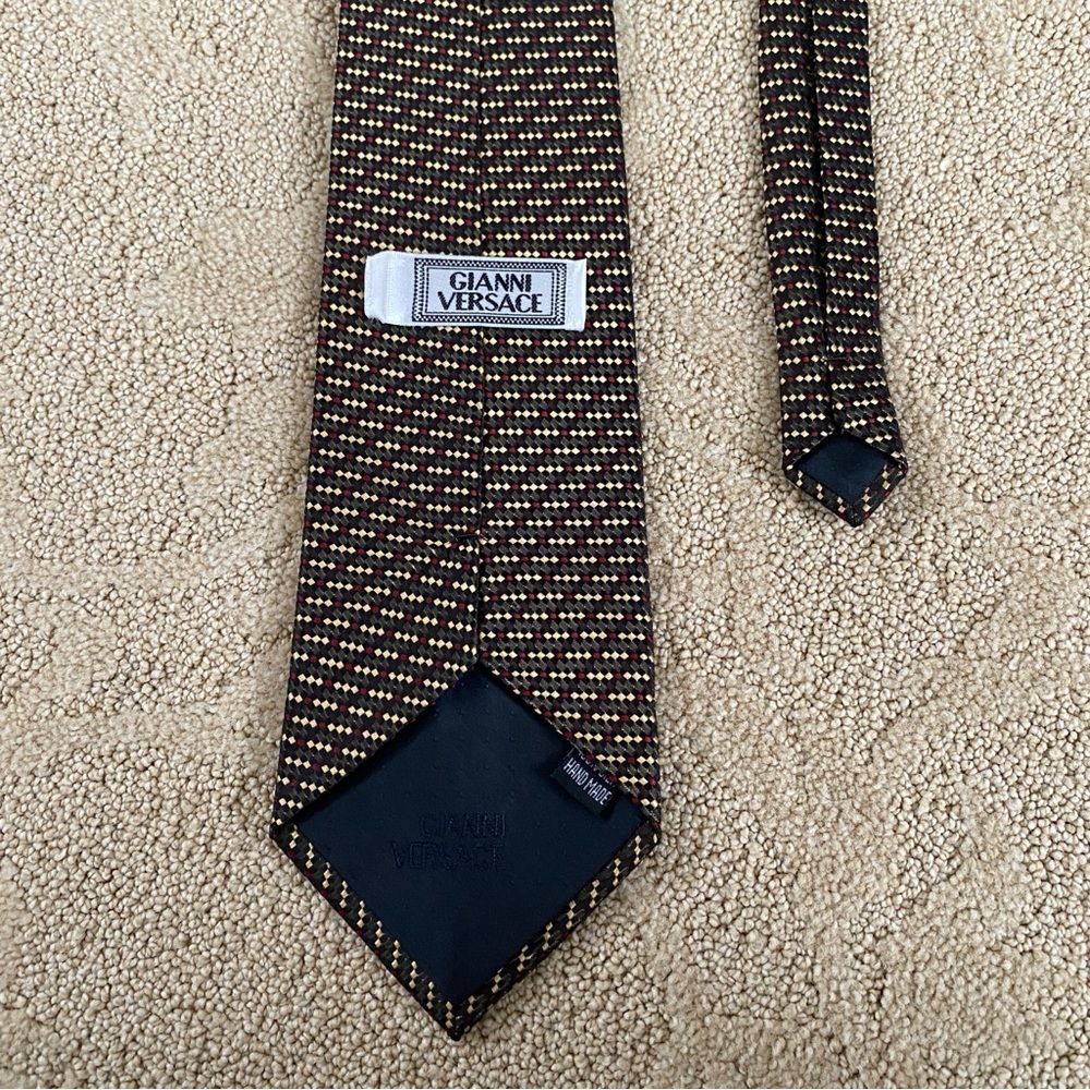 GIANNI VERSACE Vintage Designer Classic Silk Neck Tie Red Gold Made in Italy